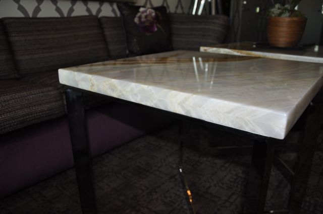 белый оникс с книжным краем white onyx with bookmatched edge