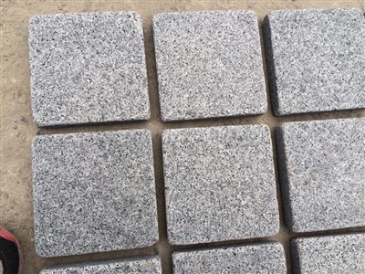 Темно-серый гранит Упавший гранит