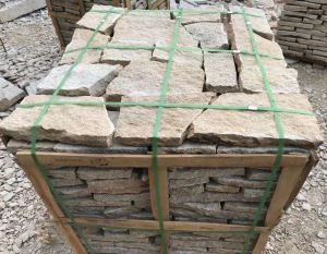 Желтая гранитная плитка неправильной формы